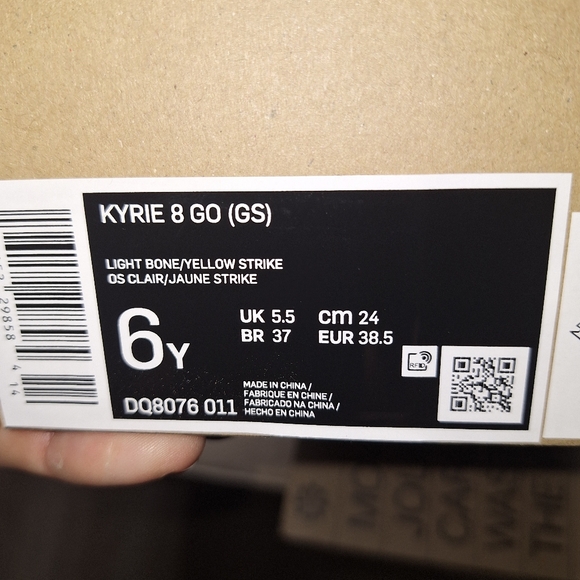 Nike Kyrie 8 GO (GS) Light Bone with yellow strike.  NWB in a youth size 5.5, 6 - Picture 10 of 10